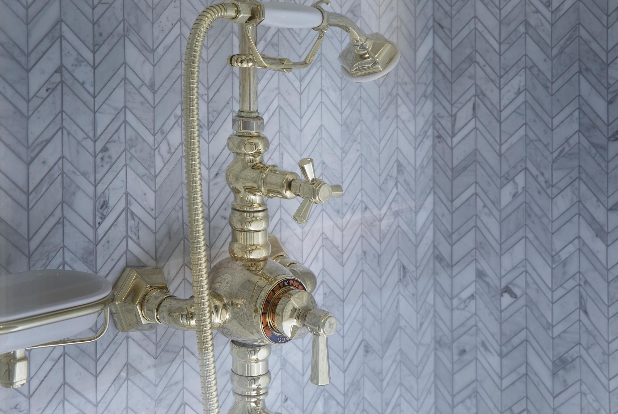 Maison Breguet Párizs Kültér fotó A shower faucet