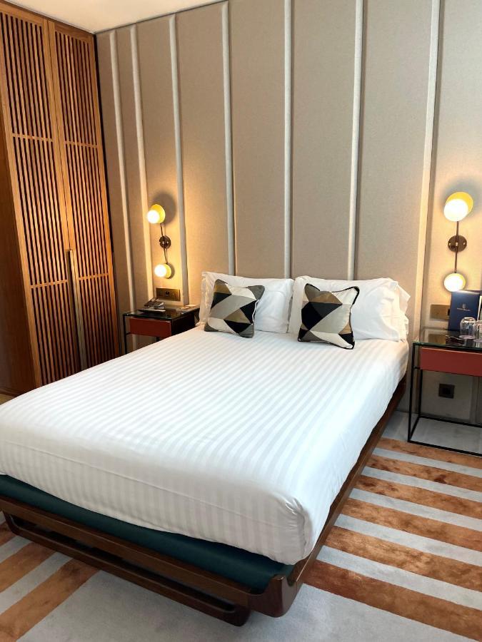 Maison Breguet Párizs Kültér fotó A bed in a hotel room