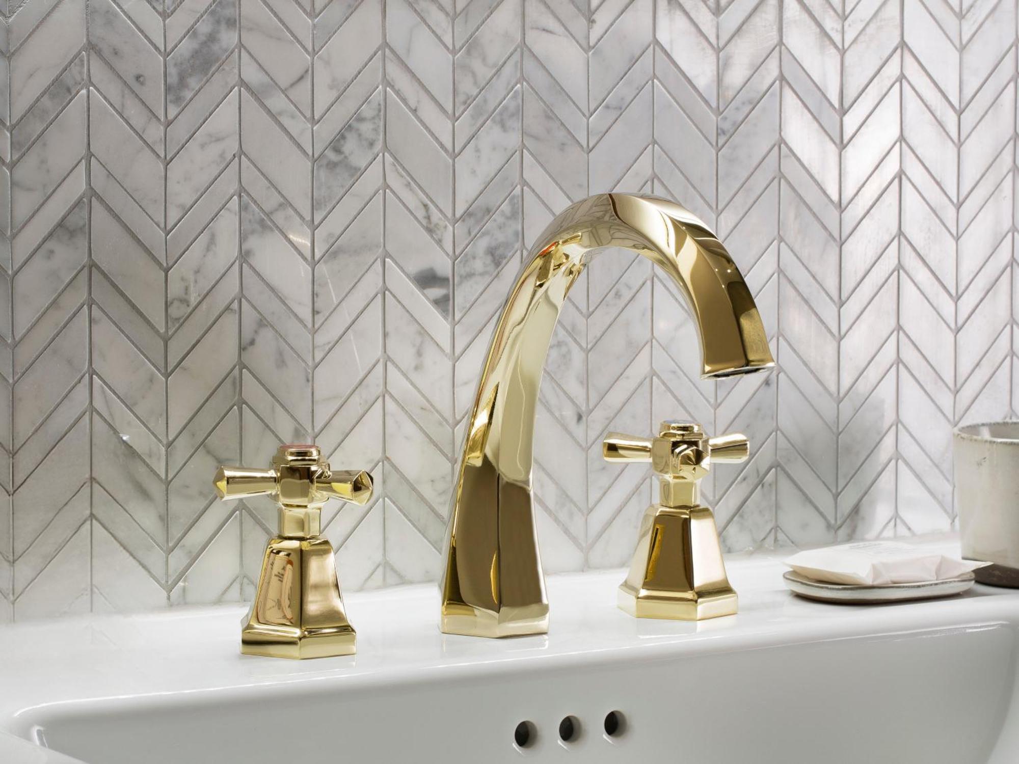 Maison Breguet Párizs Kültér fotó A widespread bathroom faucet